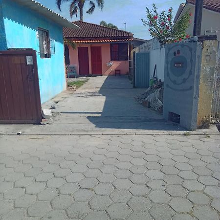 Kitinete Pequena Em Patio Compartilhado Villa Florianópolis Kültér fotó
