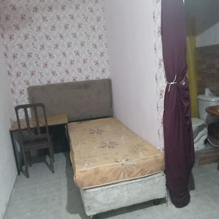 Kitinete Pequena Em Patio Compartilhado Villa Florianópolis Kültér fotó